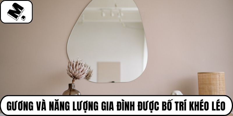 Gương và năng lượng gia đình được bố trí khéo léo