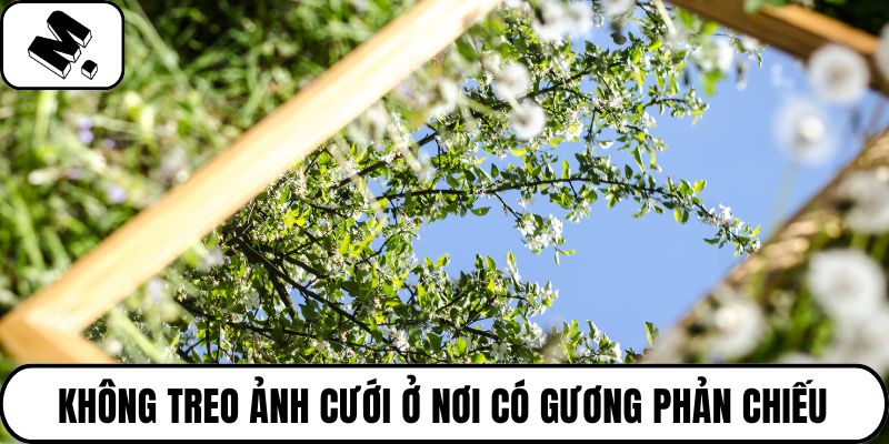 Không treo ảnh cưới ở nơi có gương phản chiếu