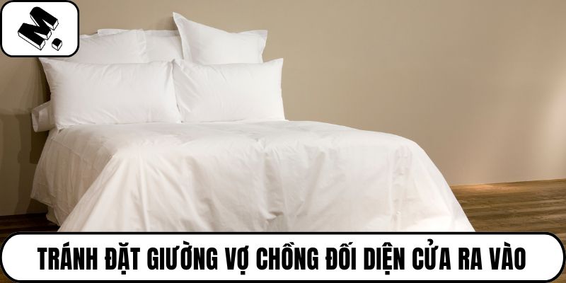 Tránh đặt giường vợ chồng đối diện cửa ra vào